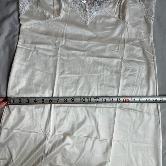 Vintage Ashley Taylor White, Lace, Sleeveless, Nighty/Slip- 38(M) - Picture 8 of 10